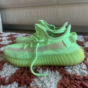 Adidas Yeezy Boost 350 V2 (glow in the dark) shoes